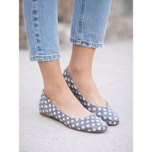Journee Collection Kavn Gray & White Polka Dot Flats size 6